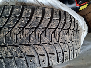 Шипованные шины Michelin 205/55 r16 (4 фото из 6)