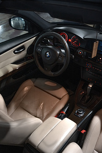 BMW 330 E91 M-Pakett 3.0 R6 N57 180kW (12 foto / 15)
