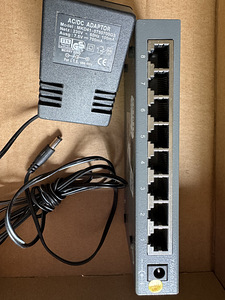 8-port 10/100 Mbps Switch (1 foto / 2)