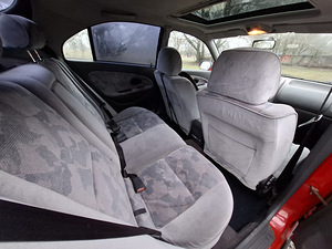 Mitsubishi Carisma (7 foto / 14)