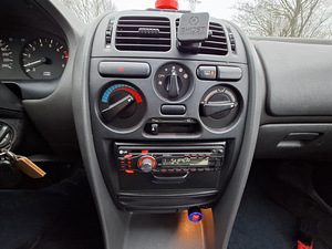 Mitsubishi Carisma (12 foto / 14)