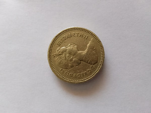 Продам монету с Елизаветой 2 error (3 фото из 3)