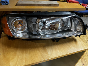 Volvo xenon esituli (1 foto / 2)