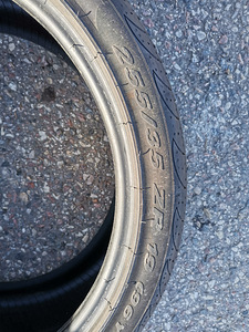 Suverehvid Pirelli 255/35 R19 (3 foto / 5)