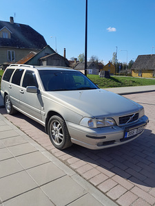 Volvo v70 (9 фото из 13)