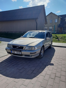 Volvo v70 (7 фото из 13)