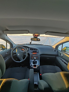 2012 Peugeot 5008 (6 foto / 6)