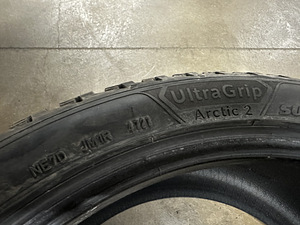 295/35/21 GoodYear UltraGrip Arctic 2, DOT 4721, 9,5mm (3 foto / 6)