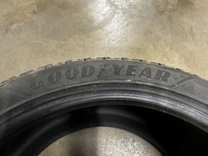 295/35/21 GoodYear UltraGrip Arctic 2, DOT 4721, 9,5mm (4 foto / 6)