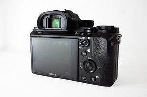 Sony A7R II 42.4MP full-frame 4K hübriidkaamera (2 foto / 2)