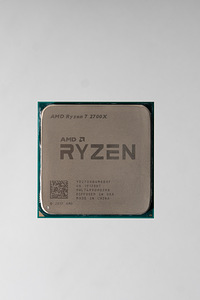 AMD Райзен 7 2700x (3 фото из 4)