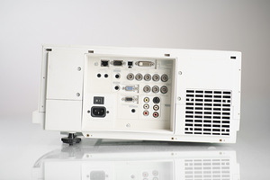 Mitsubishi XL6600U Projektor (2 foto / 5)