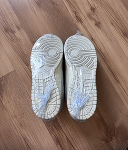 Nike Off-White Dunk Low (5 фото из 7)