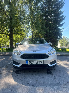 Ford Focus 1.6 (4 foto / 10)