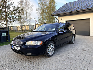 Volvo V70 D5 AWD (1 foto / 14)