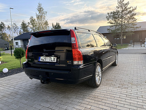 Volvo V70 D5 AWD (3 foto / 14)