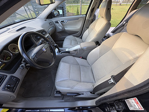 Volvo V70 D5 AWD (8 foto / 14)