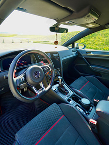 Volkswagen Golf GTI Performance 2.0 180kw (6 foto / 12)