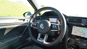 Volkswagen Golf GTI Performance 2.0 180kw (7 foto / 12)