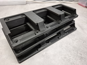 Крепление для аккумулятора Makita 18V на стену (3D-печатное (2 фото из 4)