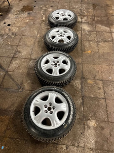 Шипованные шины Michelin с дисками 16x6 дюймов 5X100 (1 фото из 3)
