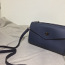 Темно-синяя сумка меньшего размера. (фото #1)