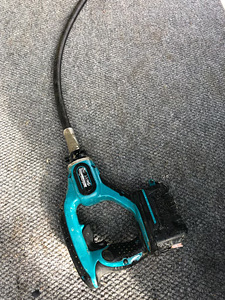 Makita akubetoonivibraator (2 foto / 2)