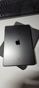 Apple iPad 10.2" 8th Gen Wi-Fi 32GB (2020) (1 foto / 2)