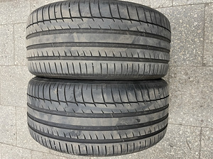 Pirelli P Zero 255/40R19 (1 фото из 3)