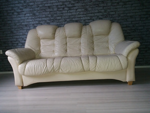 Ilus ja puhas beež nahkdiivan "RELAX" 3 inimesele. (1 foto / 6)