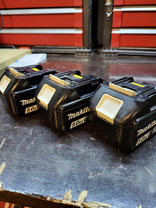 Makita 18v 5ah aku(3tk) (5 foto / 5)