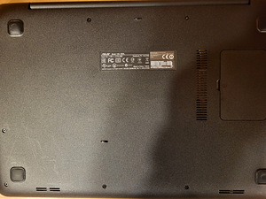 ASUS X554LA laptop (4 foto / 5)