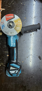 Makita DGA511 болгарка (1 фото из 3)