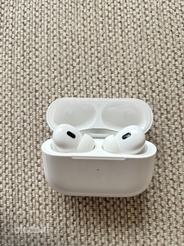 Apple AirPods Pro (2nd gen) with Charging Case (foto #1)