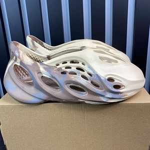 Adidas Yeezy Foam RNNR (3 foto / 3)