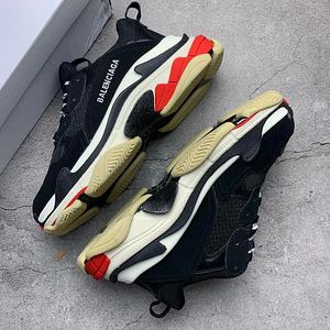 Balenciaga tossud (2 foto / 3)