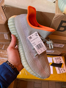 Adidas Yeezy 350 (1 foto / 3)