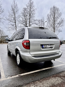 Chrysler Voyager 2.8 2005 (4 foto / 15)