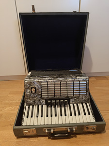 Akordion Weltmeister Stella 80 Bass (4 foto / 4)