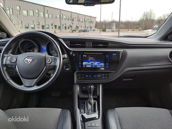 Toyota Auris Luxury (foto #6)