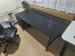 Uus laud UTESPELARE IKEA (1 foto / 2)