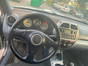 TOYOTA RAV4 (8 foto / 11)