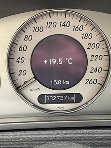 Мерседес-Бенц Е 270 CDI (11 фото из 11)