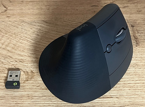 Logitech Lift. Vertikaalne juhtmevaba arvutihiir. (2 foto / 4)