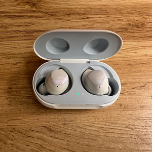 Samsung Galaxy Buds+ (1 foto / 3)