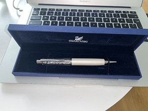 Swarovski kristallidega pastakas (1 foto / 2)