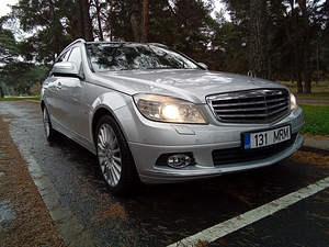 Мерседес-Бенц С220 автомат 2009 (3 фото из 10)