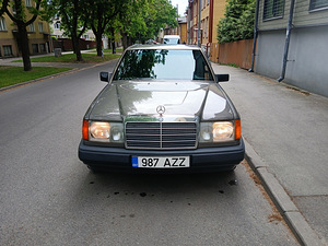 Mercedes-Benz 300D автомат 1988 (7 фото из 13)
