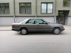 Mercedes-Benz 300D автомат 1988 (2 фото из 13)