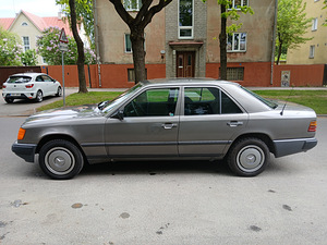 Mercedes-Benz 300D автомат 1988 (9 фото из 13)